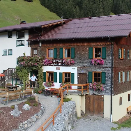 Berggasthaus Hermine Madau ツァムス