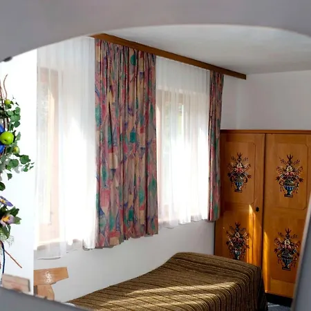 Berggasthaus Hermine Madau ツァムス